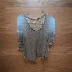 Ann Taylor LOFT Women's Size M Gray Scoop Neck Pleated Ruffle Short Sleeve Top